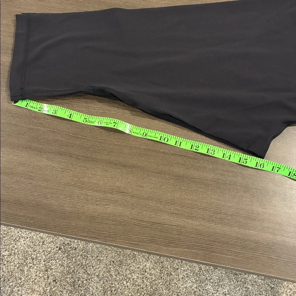 Lululemon Black Align 17” Crop Highrise Leggins - Picture 9 of 10